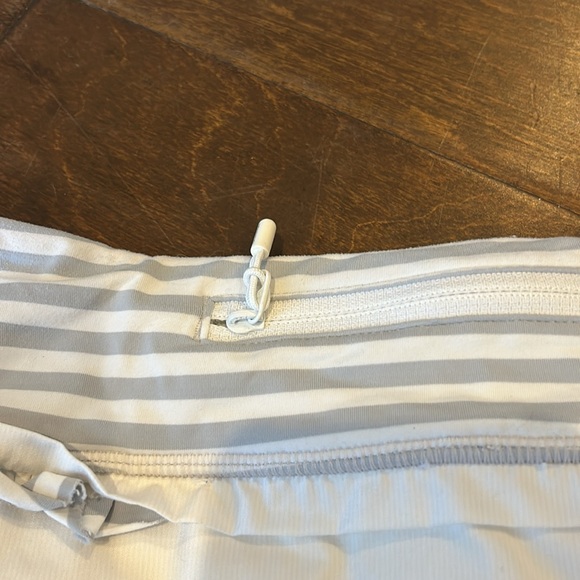 Lululemon tiered skirt glacier size 6 - Picture 4 of 7